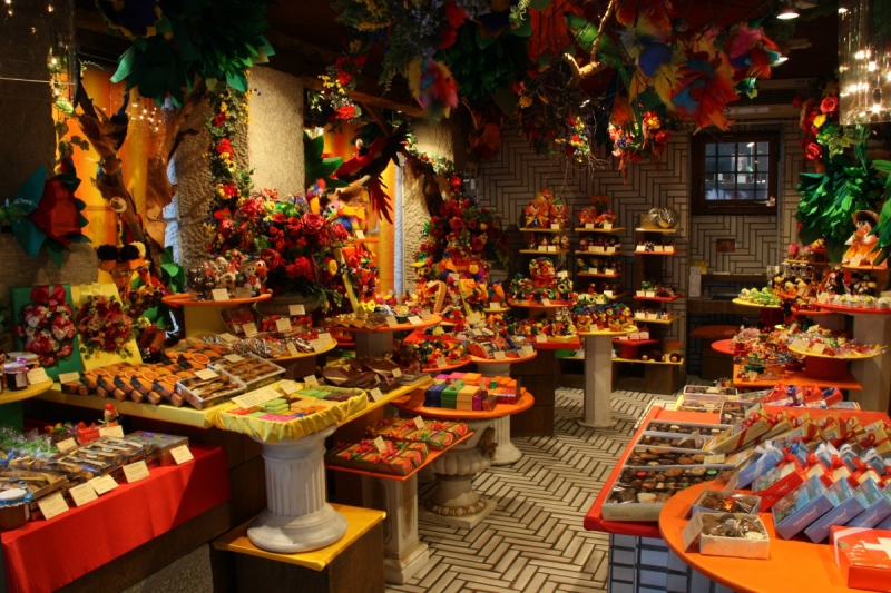 boutique-VENANSON-min_candy_store_chocolate_shop_chocolate_switzerland-393515
